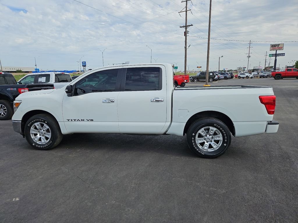 Used 2018 Nissan Titan SV w/ SV Convenience Package RWD image 3