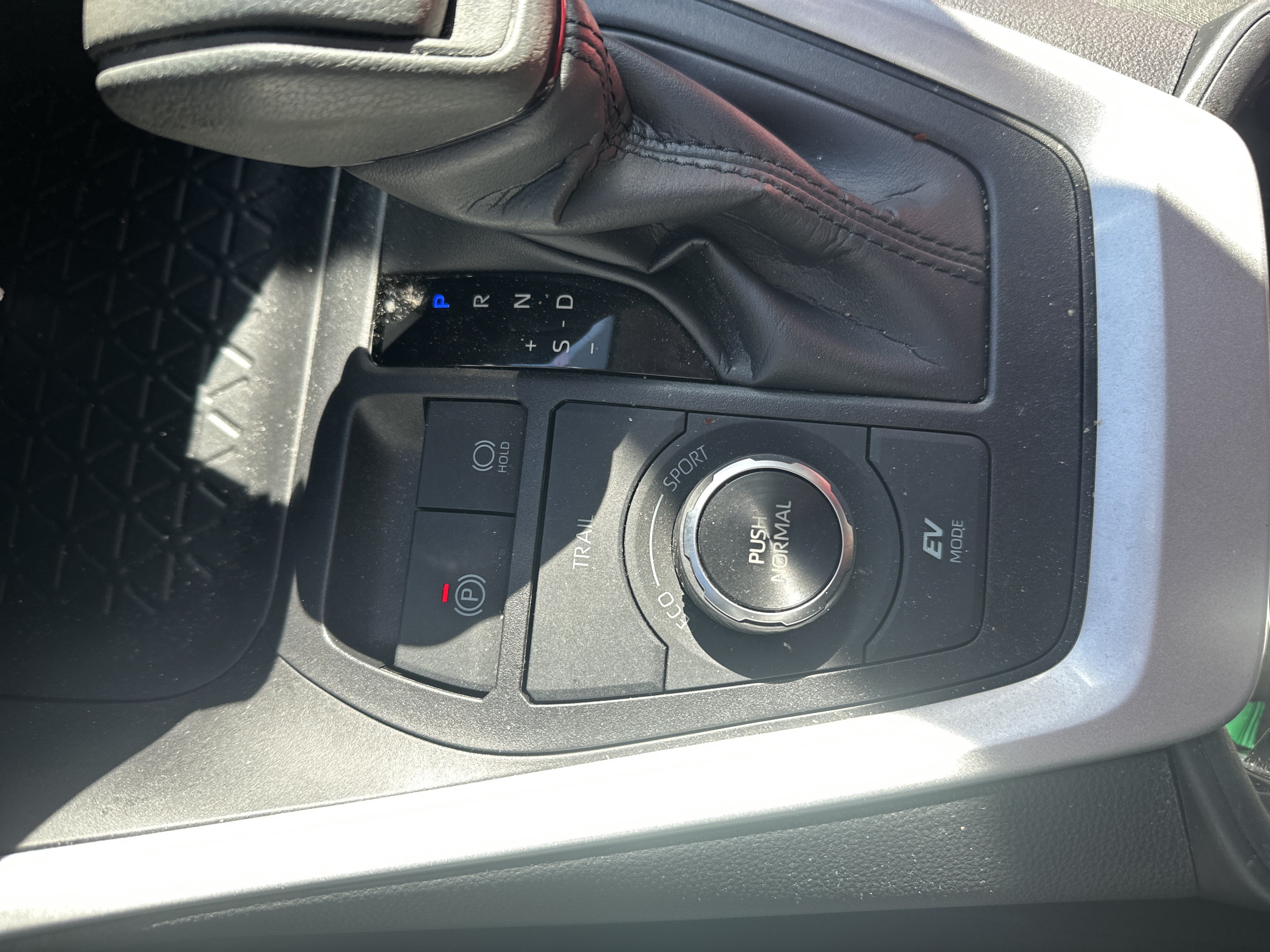 Used 2025 Toyota RAV4 XLE AWD/4WD image 18