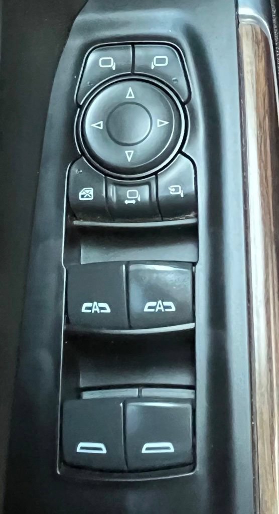 Used 2022 Chevrolet Silverado 3500 High Country w/ Technology Package AWD/4WD image 11