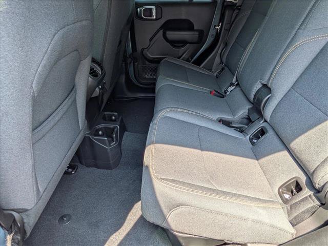 Used 2024 Jeep Gladiator Sport AWD/4WD image 17