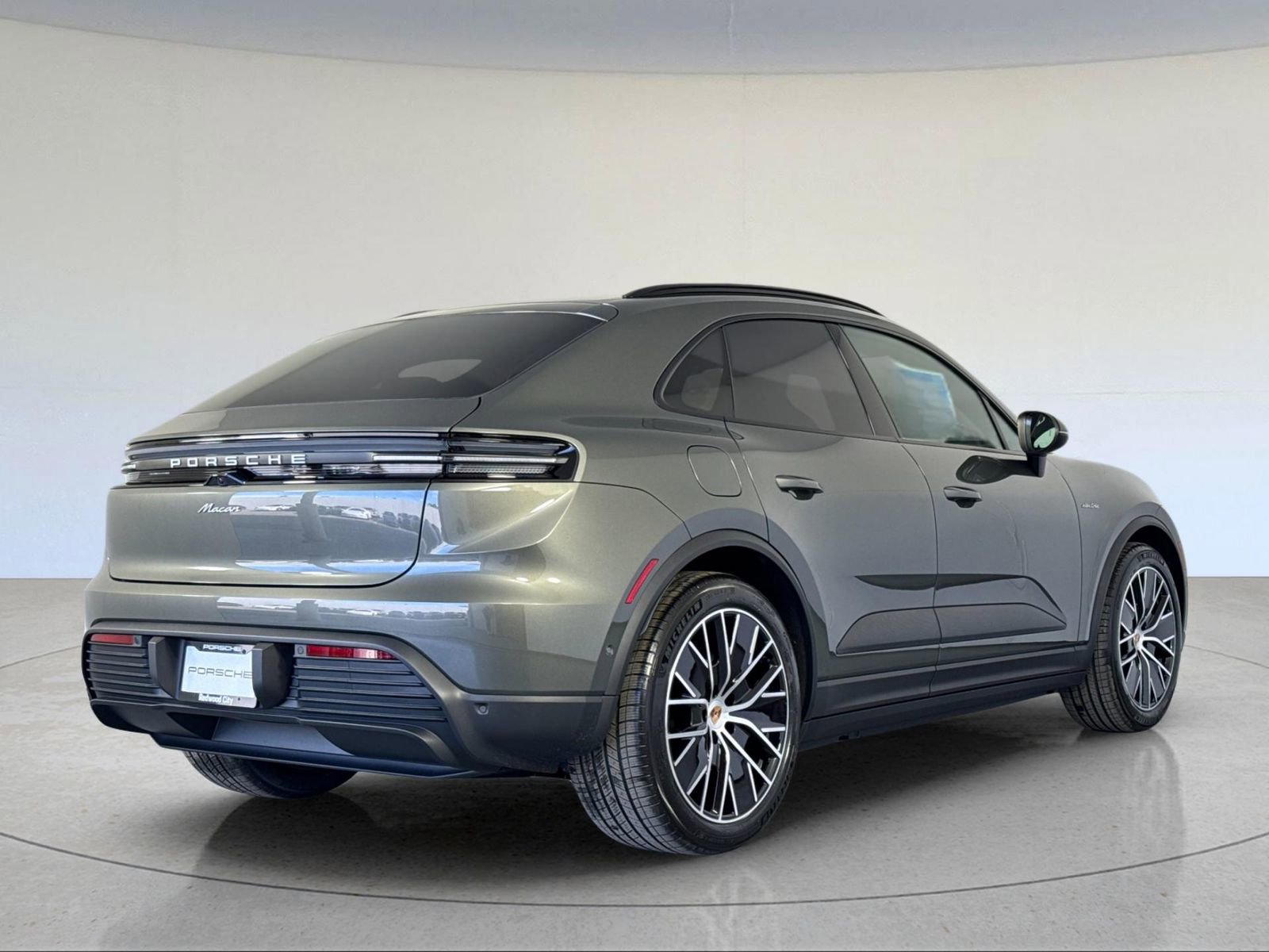 New 2025 Porsche Macan Electric image 8