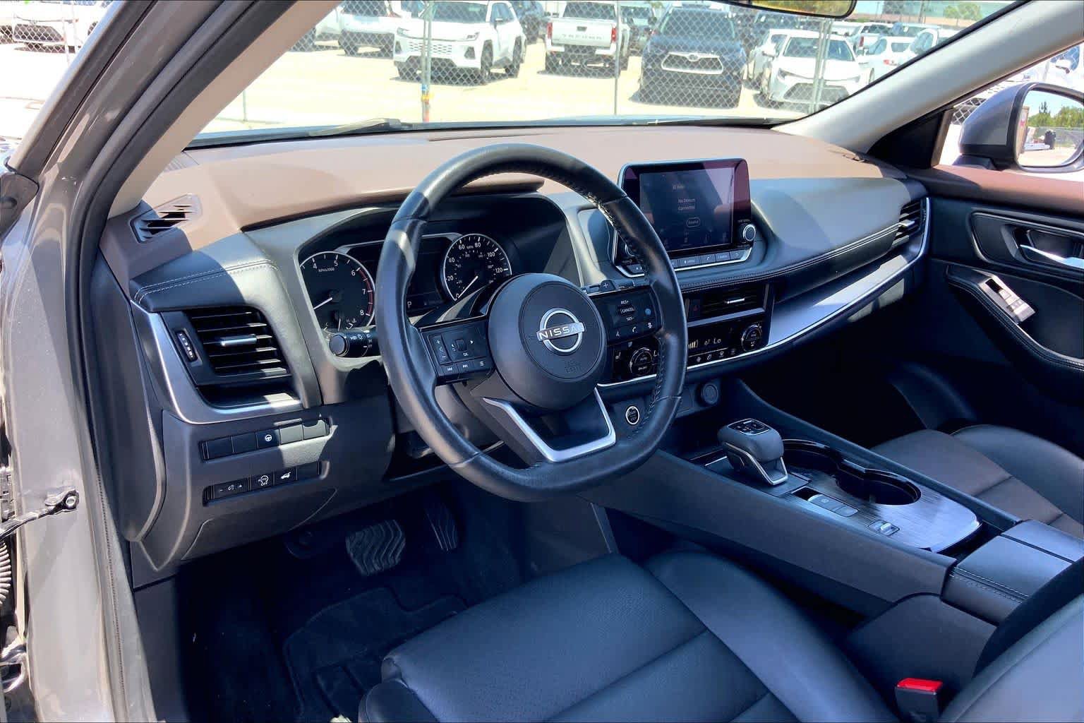 Used 2023 Nissan Rogue SV w/ SV Premium B Package FWD image 17