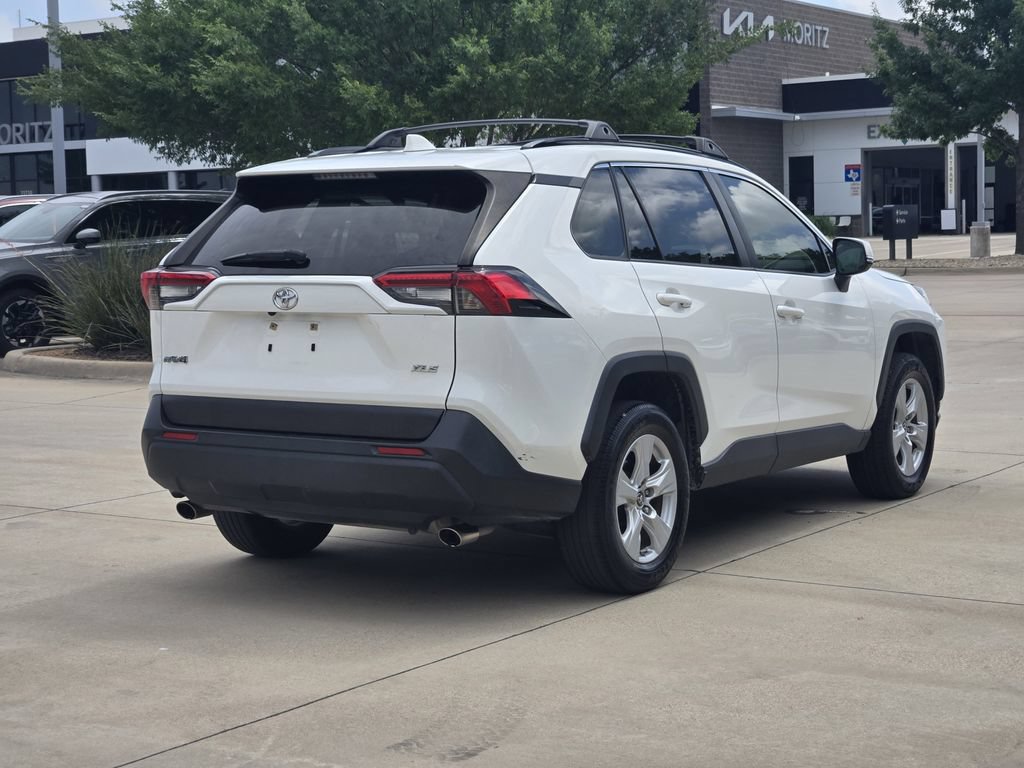 Used 2019 Toyota RAV4 XLE w/ Convenience Package FWD image 4