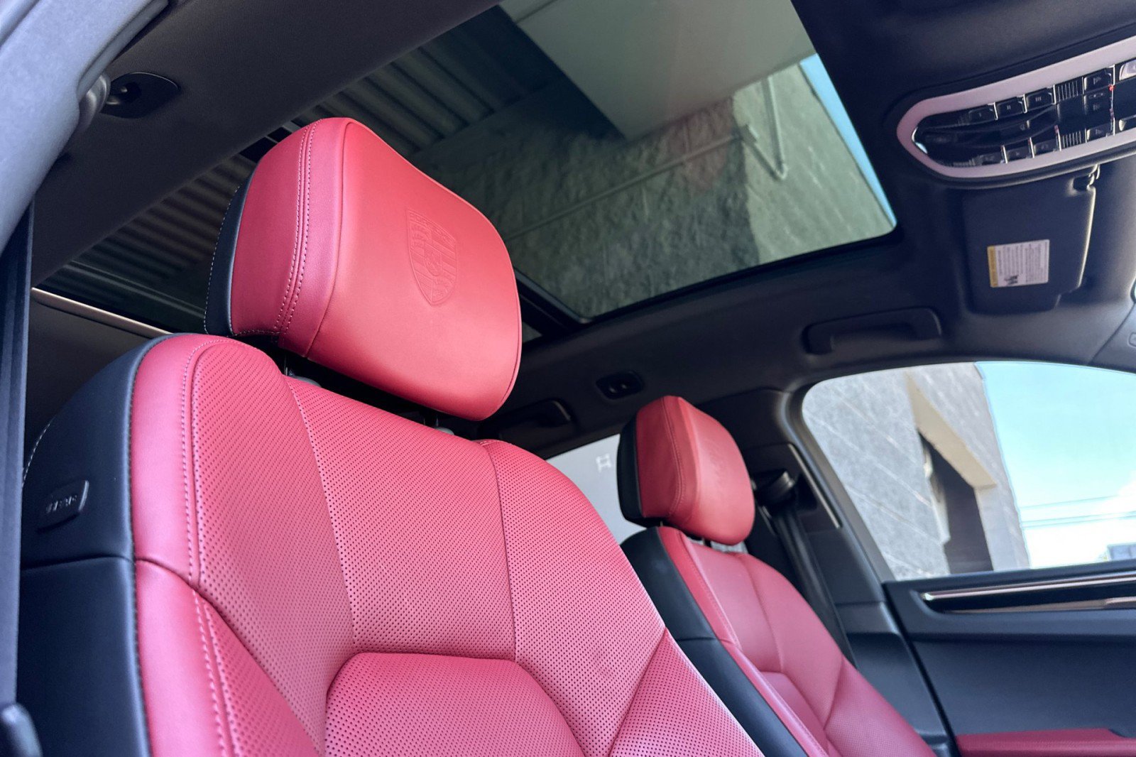 Certified 2023 Porsche Macan Turbo AWD/4WD image 17