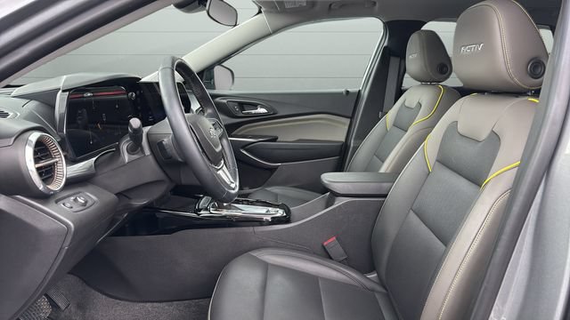 Used 2025 Chevrolet Trax ACTIV w/ Sunroof Package FWD image 21