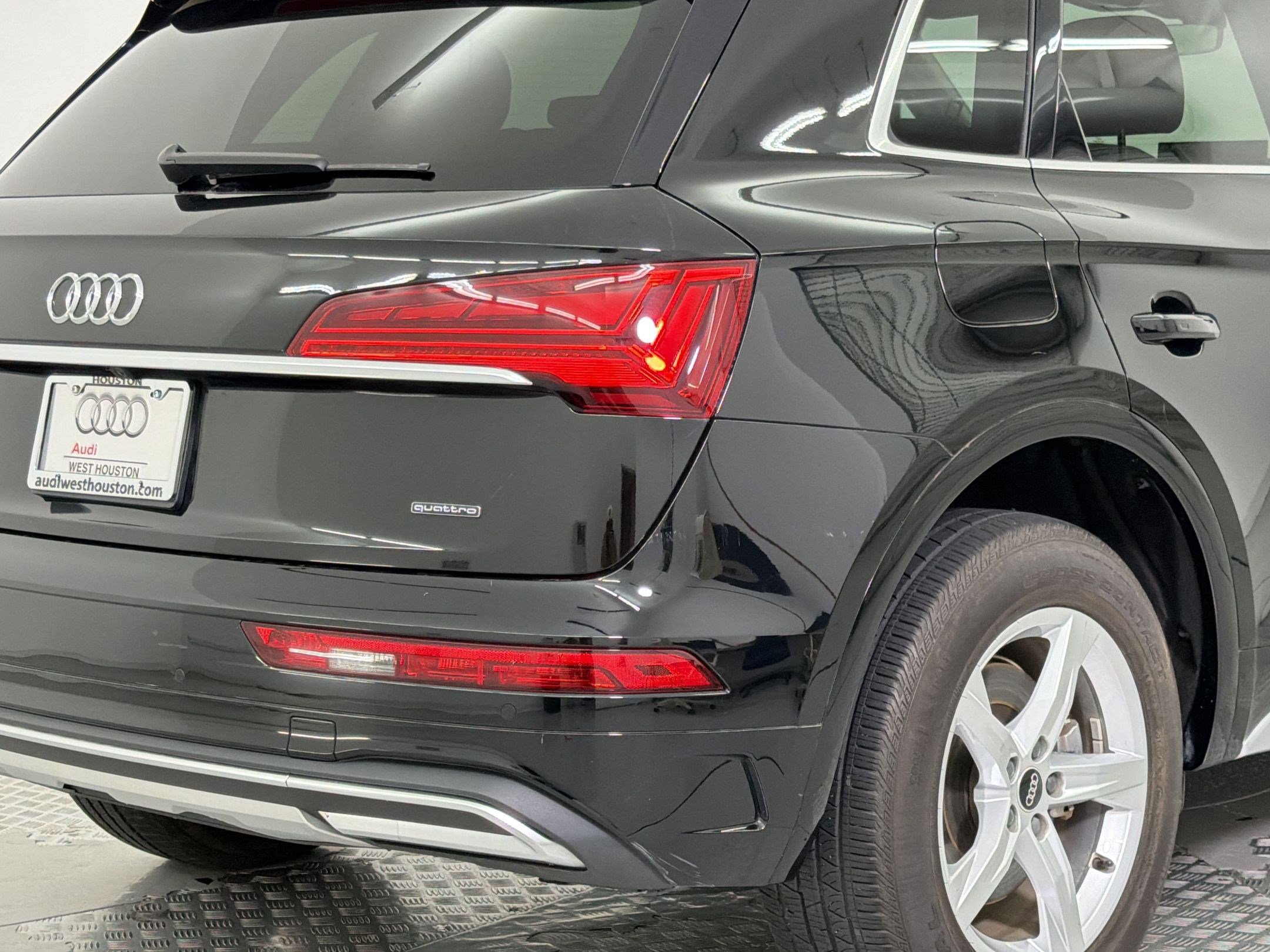 Used 2023 Audi Q5 2.0T Premium w/ Convenience Package AWD/4WD image 11
