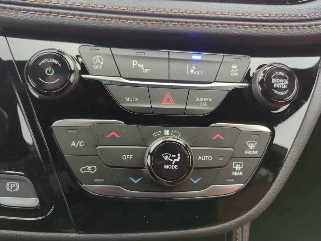 New 2026 Chrysler Pacifica Pinnacle w/ Trailer Tow Group image 18