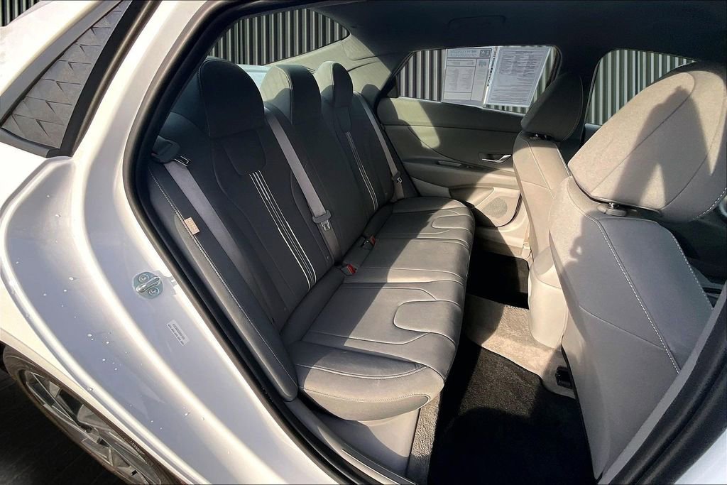 Certified 2025 Hyundai Elantra Sport image 27