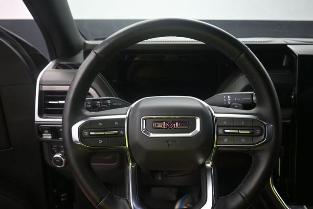 Used 2025 GMC Yukon Elevation w/ LPO, Elevation Black Package AWD/4WD image 17