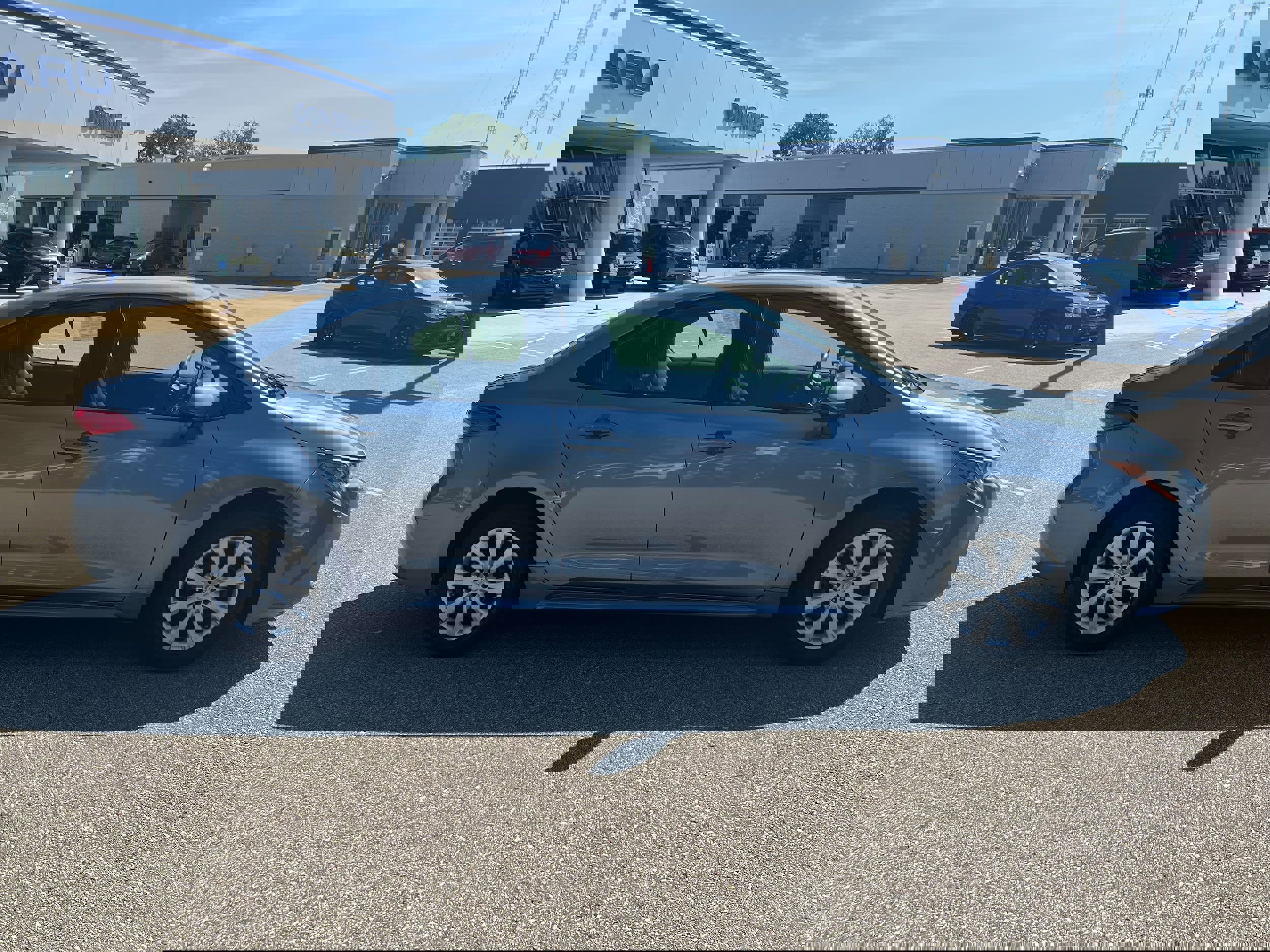 Used 2021 Toyota Corolla LE w/ Carpet Mat Package (TMS) image 8