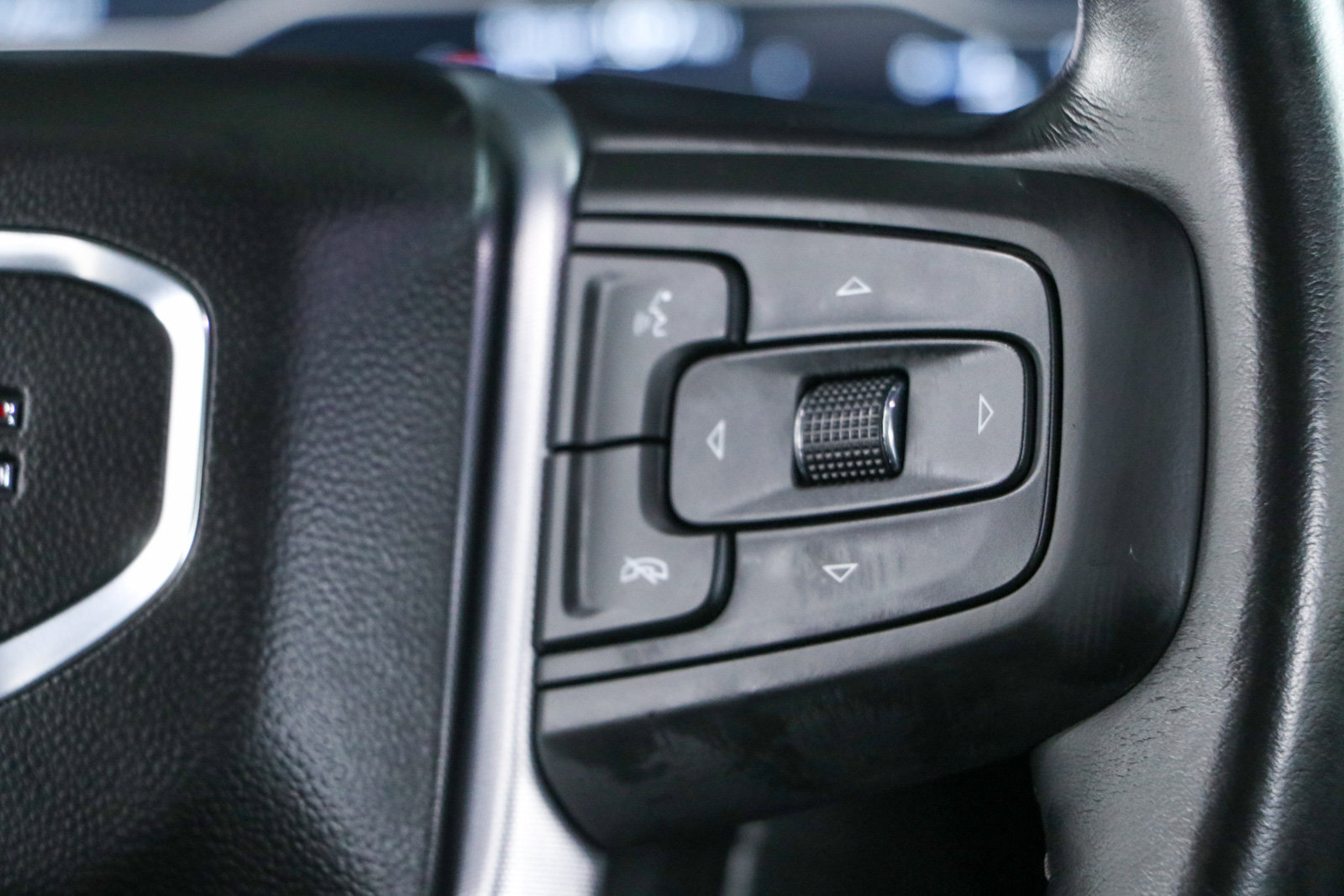 Used 2023 GMC Yukon SLT w/ SLT Luxury Package RWD image 15