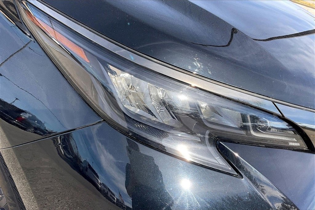 Used 2024 Toyota Sienna XSE image 8