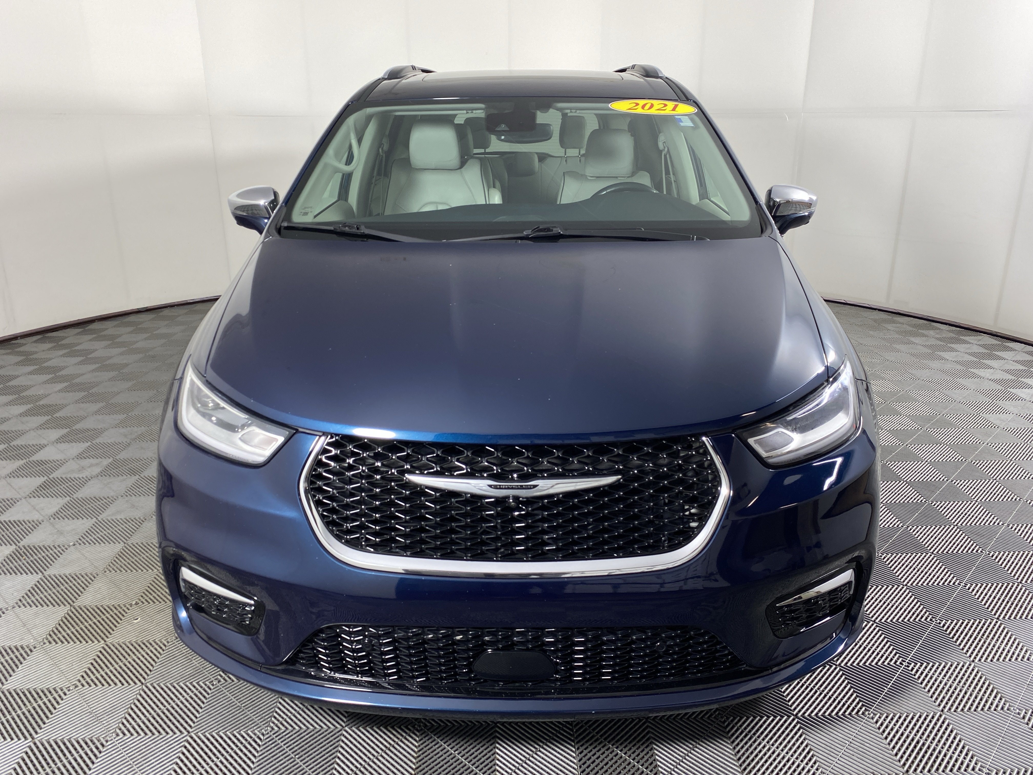 Used 2021 Chrysler Pacifica Limited w/ Uconnect Theater Family Group AWD/4WD image 13