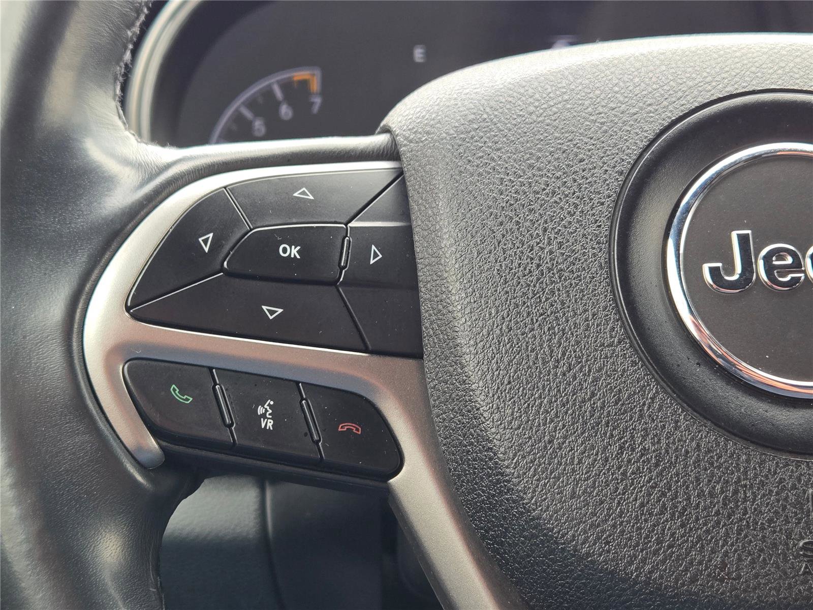 Used 2018 Jeep Grand Cherokee Laredo AWD/4WD image 26