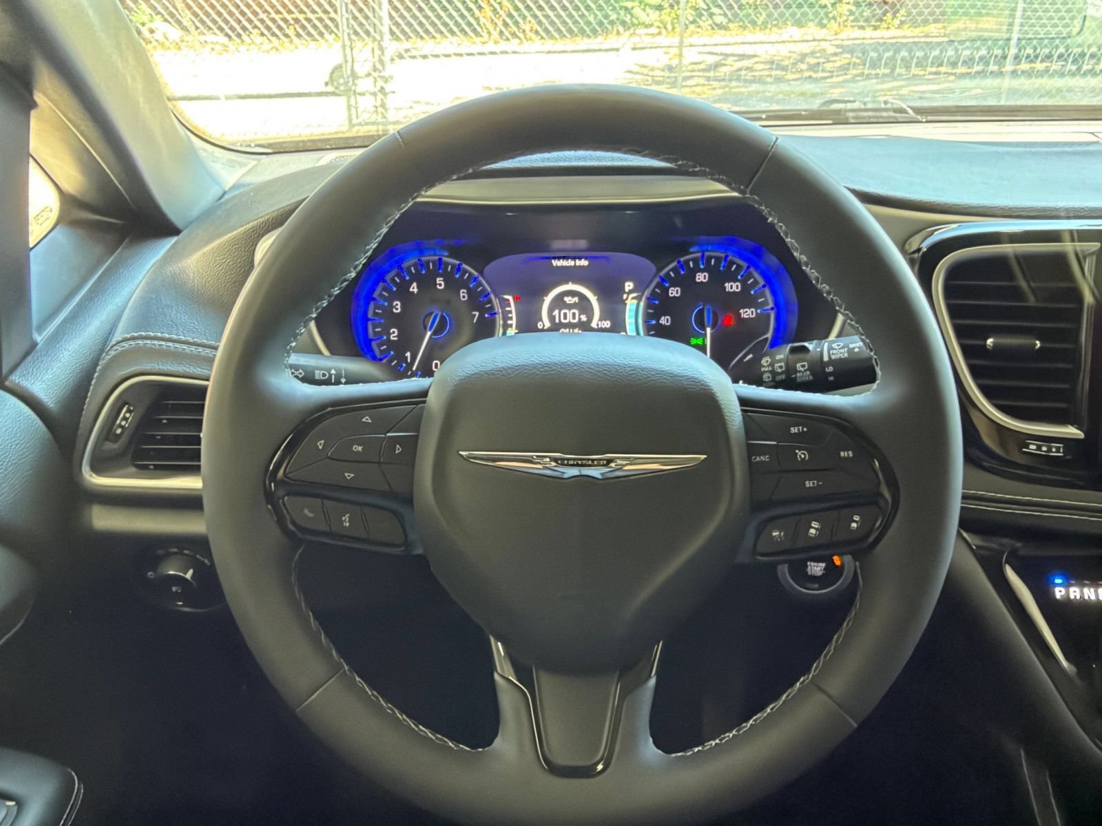 Used 2025 Chrysler Pacifica Limited FWD image 29