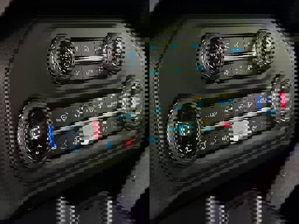 Certified 2025 Ford Bronco Raptor w/ Interior Carbon Fiber Pack image 18