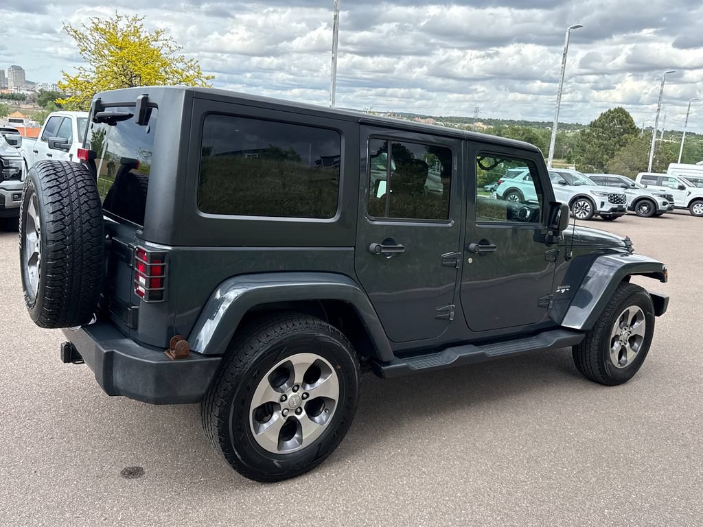 Used 2016 Jeep Wrangler Unlimited Sahara w/ Connectivity Group AWD/4WD image 9