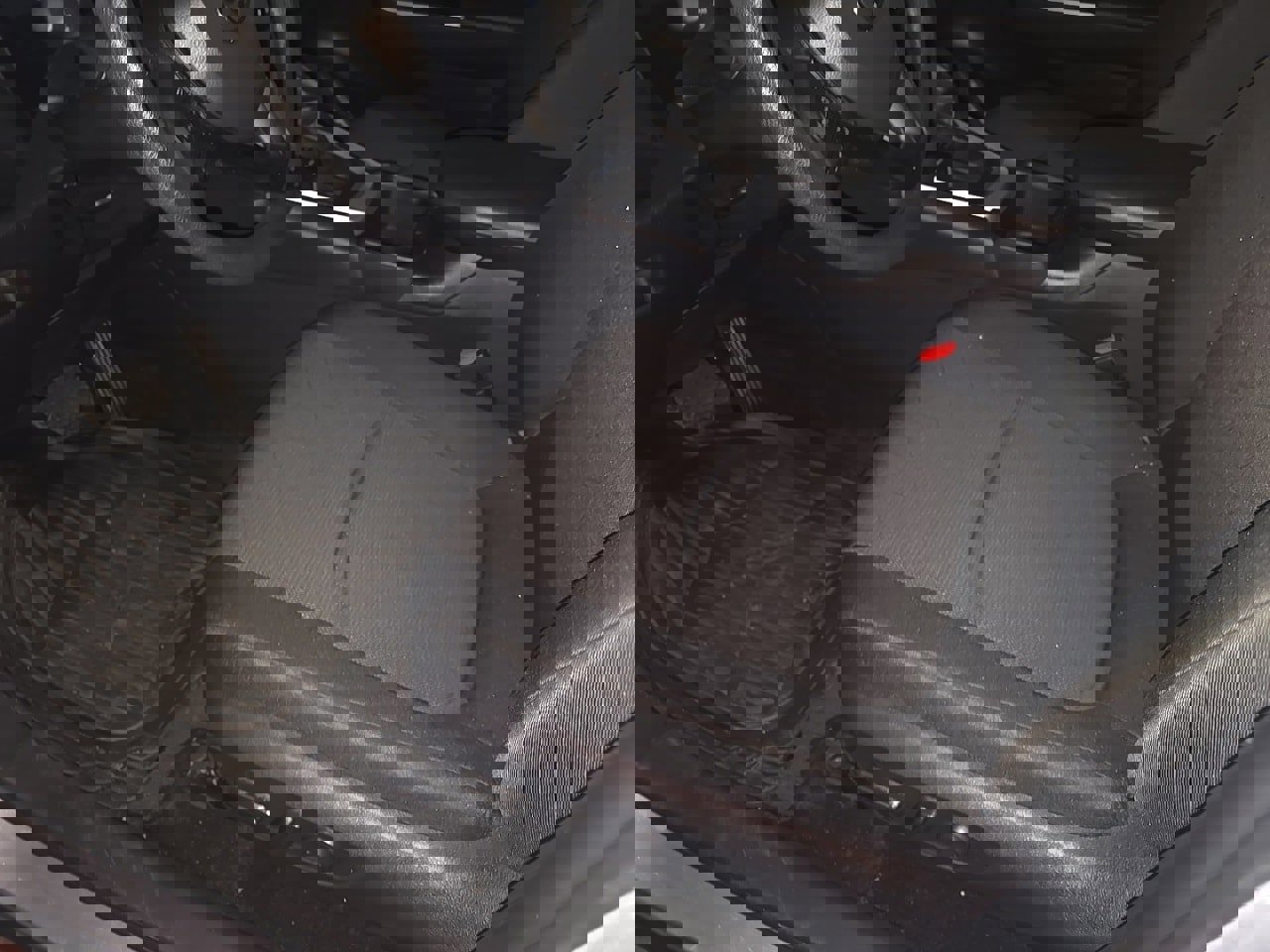 Used 2025 Toyota RAV4 XLE image 6