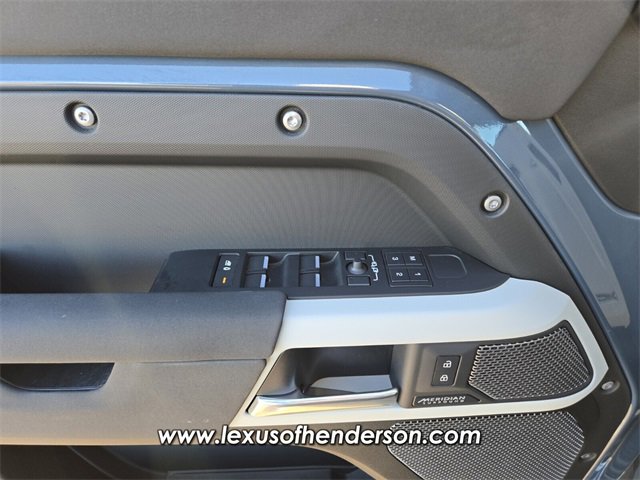 Used 2023 Land Rover Defender 110 SE image 21