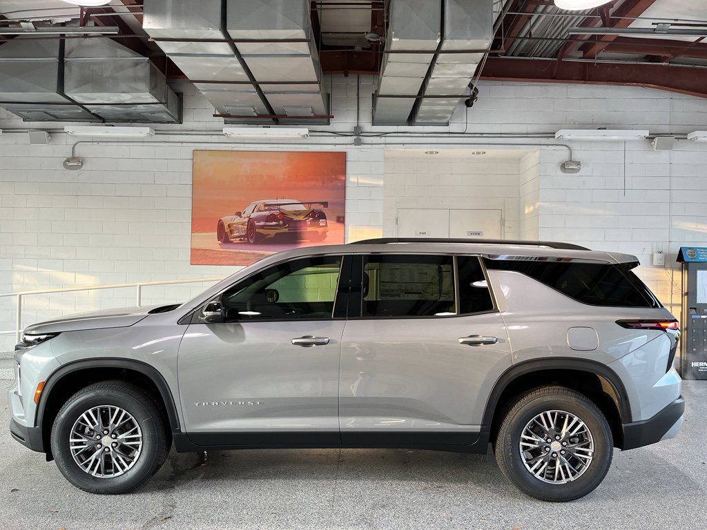 New 2026 Chevrolet Traverse LT w/ LPO, Floor Liner Package FWD image 5
