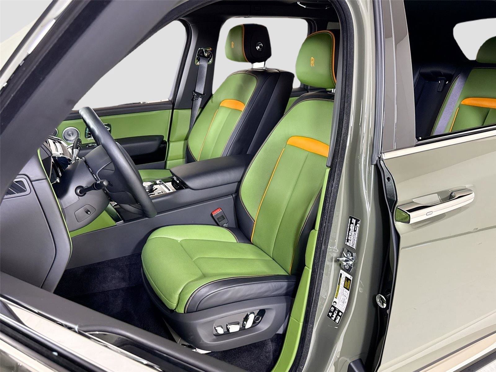 Used 2024 Rolls-Royce Cullinan w/ Technology Package AWD/4WD image 14
