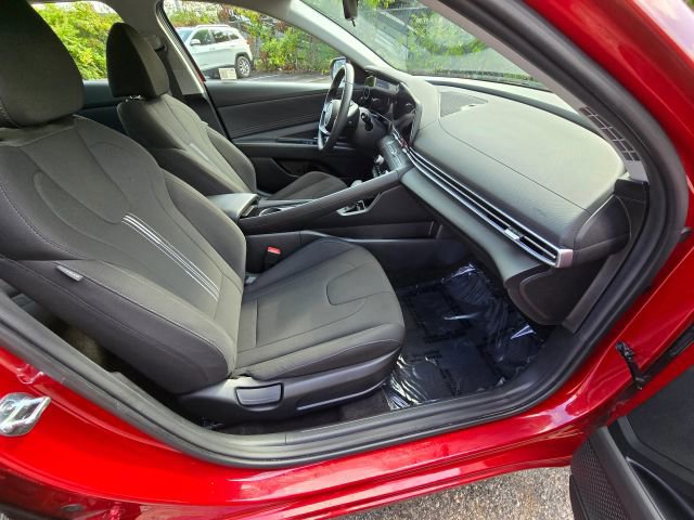 Used 2025 Hyundai Elantra SEL image 13