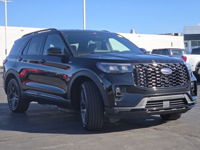 Used 2025 Ford Explorer ST-Line w/ ST-Line Street Pack AWD/4WD image 18