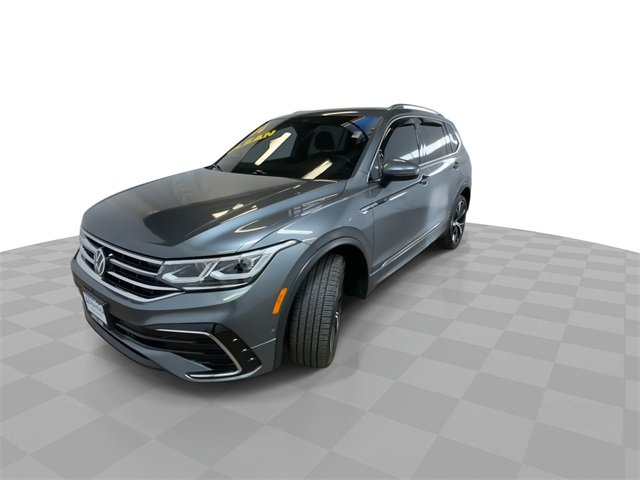 Used 2024 Volkswagen Tiguan SEL R-Line image 4