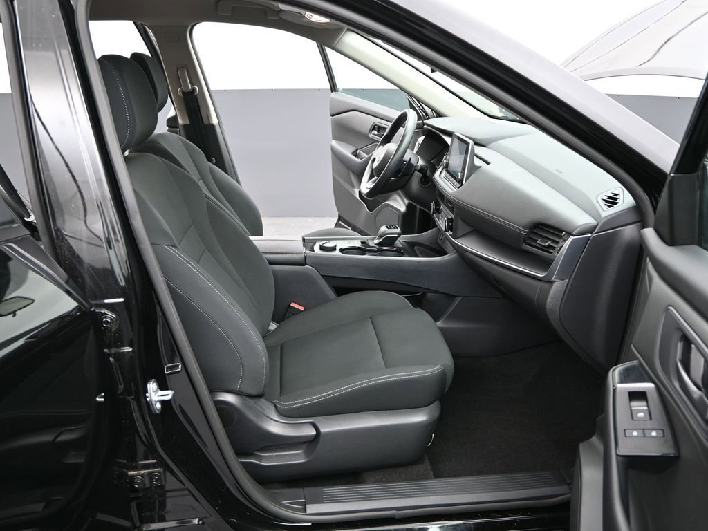 Used 2024 Nissan Rogue S image 16