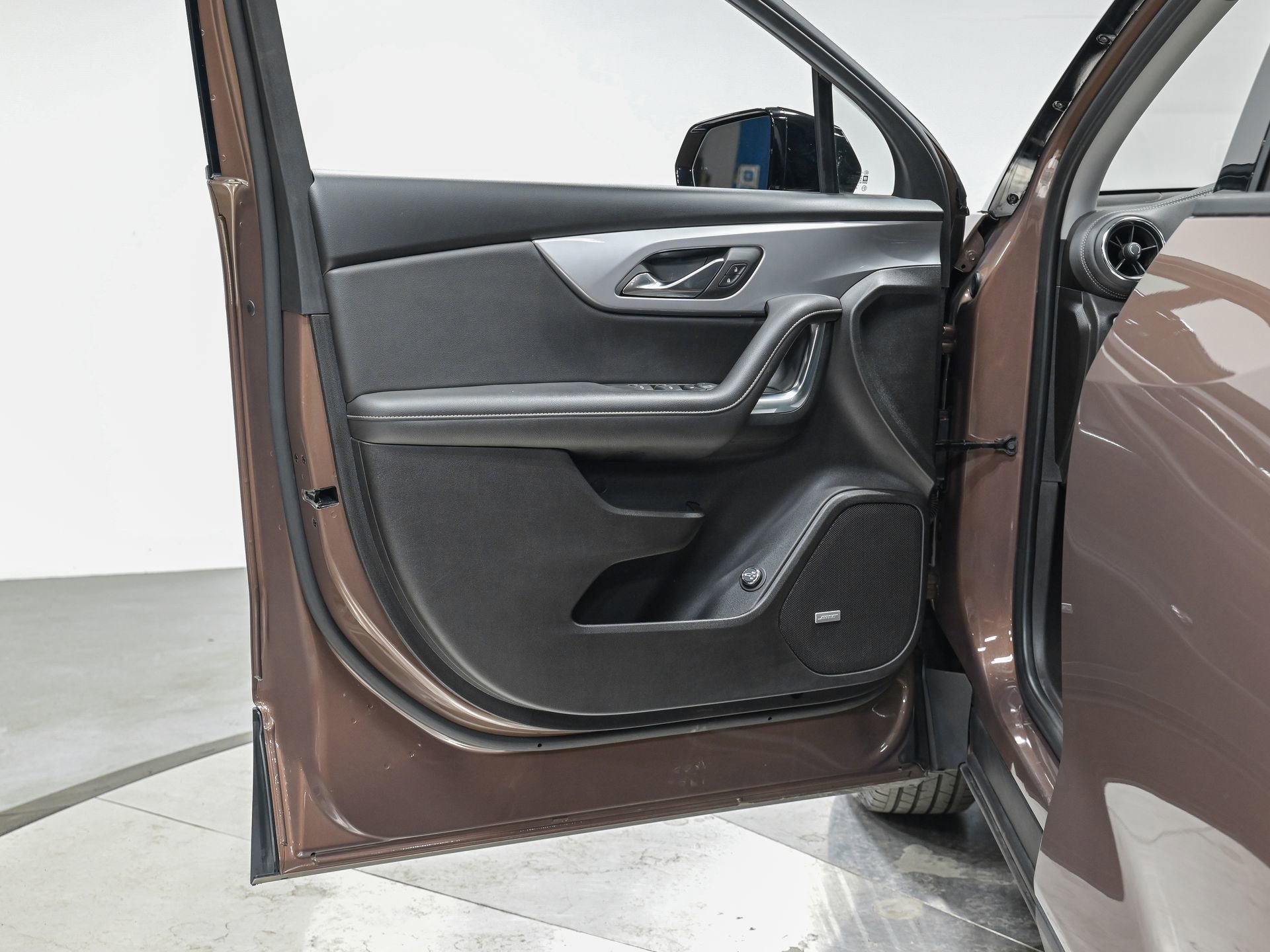 Used 2024 Chevrolet Blazer LT w/ Sound & Technology Package AWD/4WD image 12