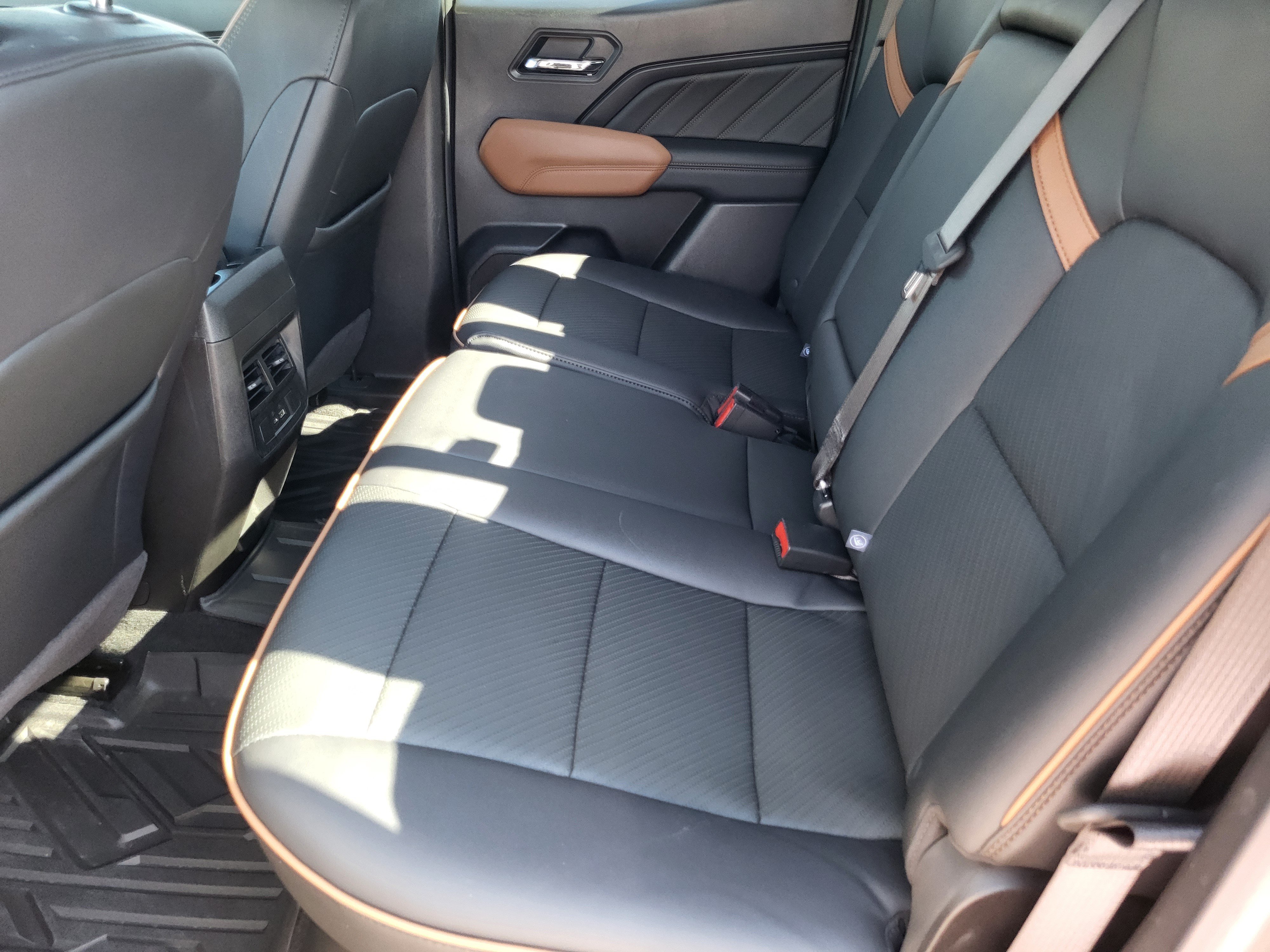 Used 2026 GMC Canyon AT4 w/ Technology Plus Package AWD/4WD image 24