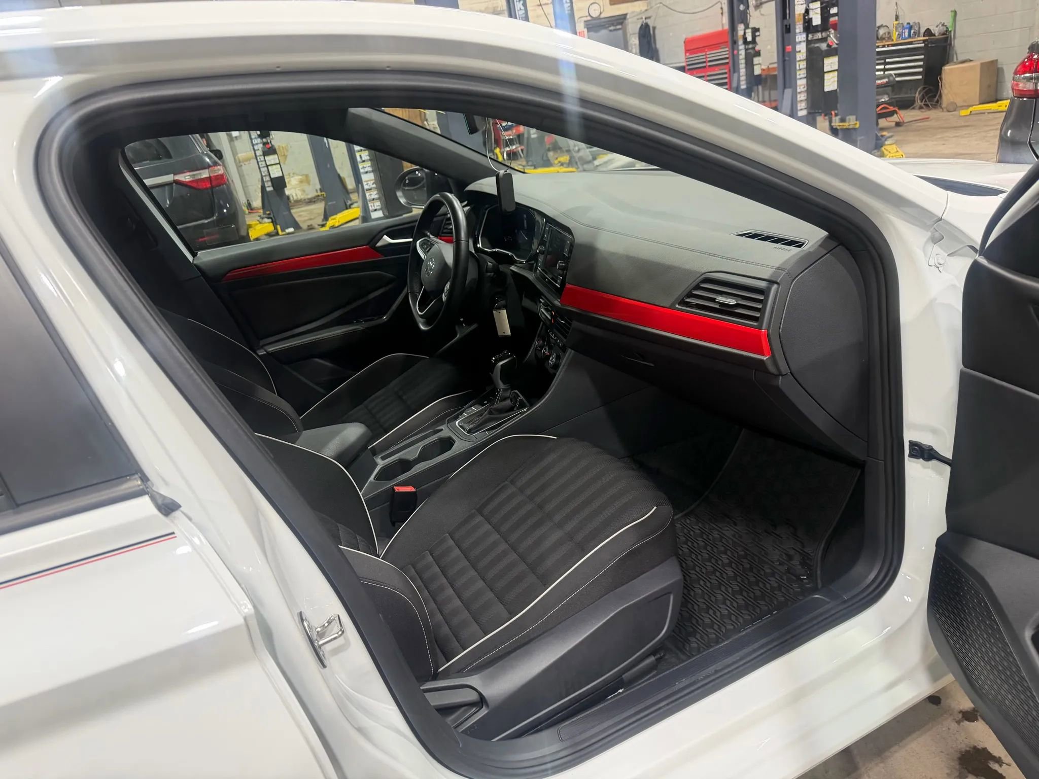 Used 2024 Volkswagen Jetta Sport image 27