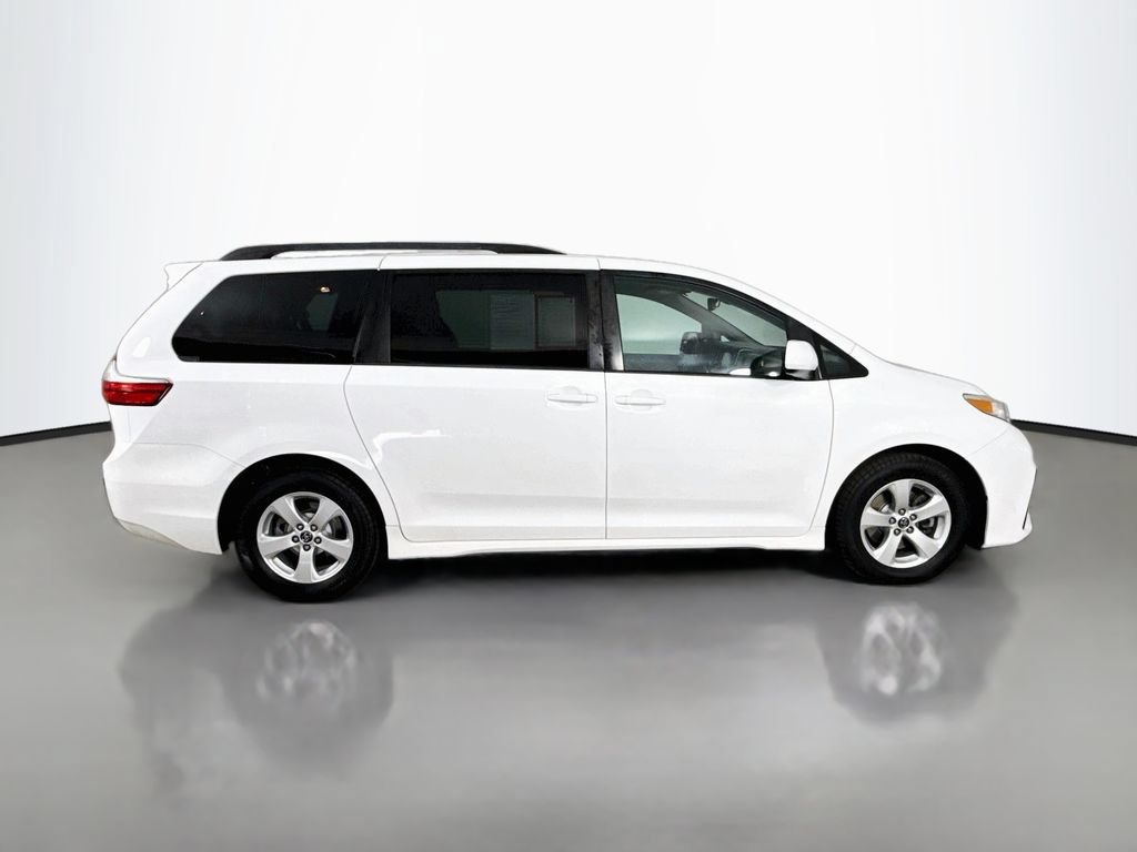 Certified 2018 Toyota Sienna LE FWD image 9