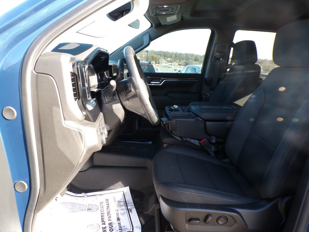 Used 2024 Chevrolet Silverado 1500 LT w/ Safety Package AWD/4WD image 16