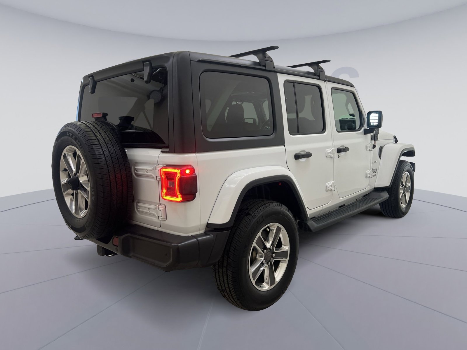 Used 2018 Jeep Wrangler Unlimited Sahara image 5
