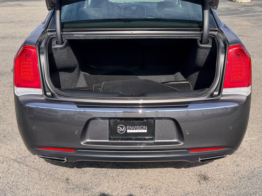 Used 2019 Chrysler 300 Limited w/ Safetytec Plus Group image 13