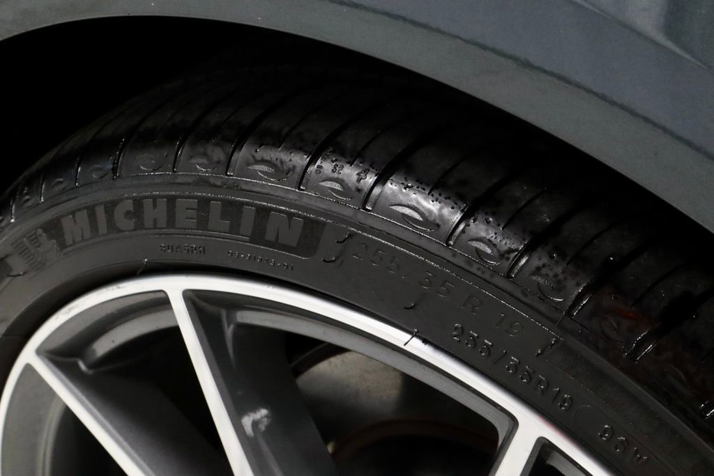 Used 2023 Genesis G70 2.0T image 21