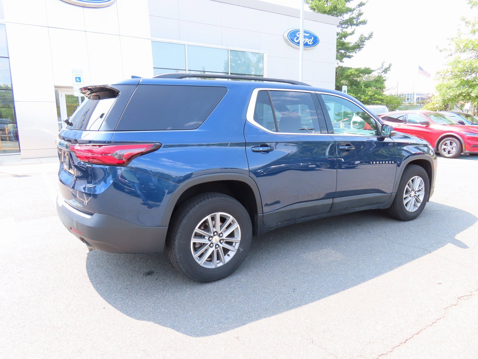 Used 2022 Chevrolet Traverse LT image 5