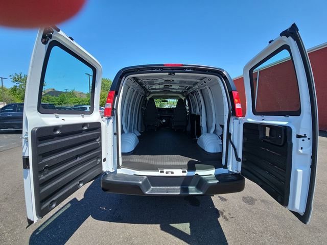 New 2026 Chevrolet Express 2500 w/ Driver Convenience Package RWD image 20