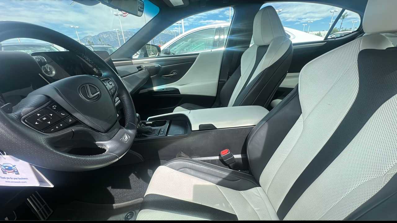Used 2023 Lexus ES 300h F Sport w/ Accessory Package (Z2) image 3