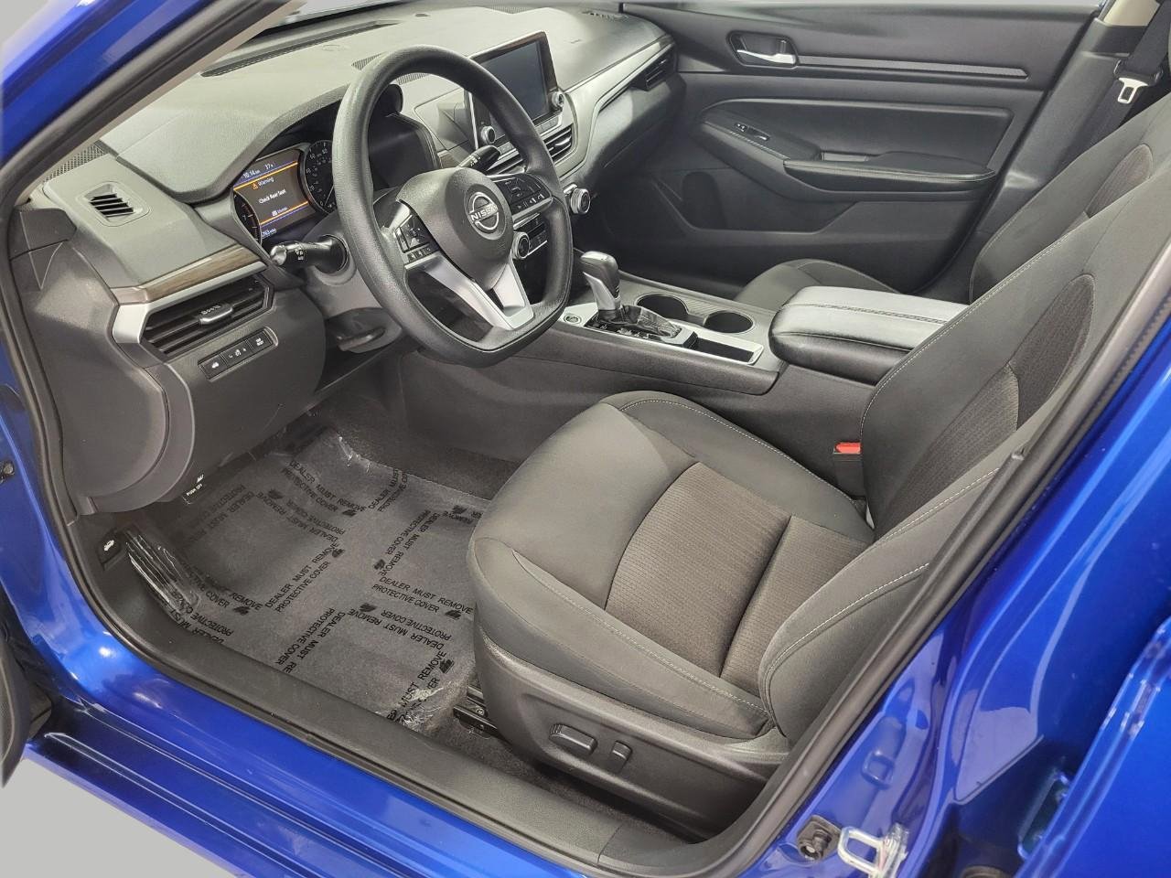 Used 2025 Nissan Altima 2.5 SV FWD image 9