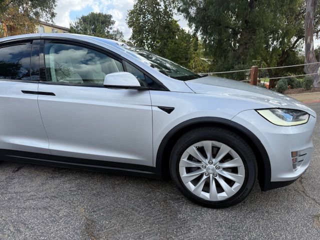 Used 2017 Tesla Model X 75D image 21
