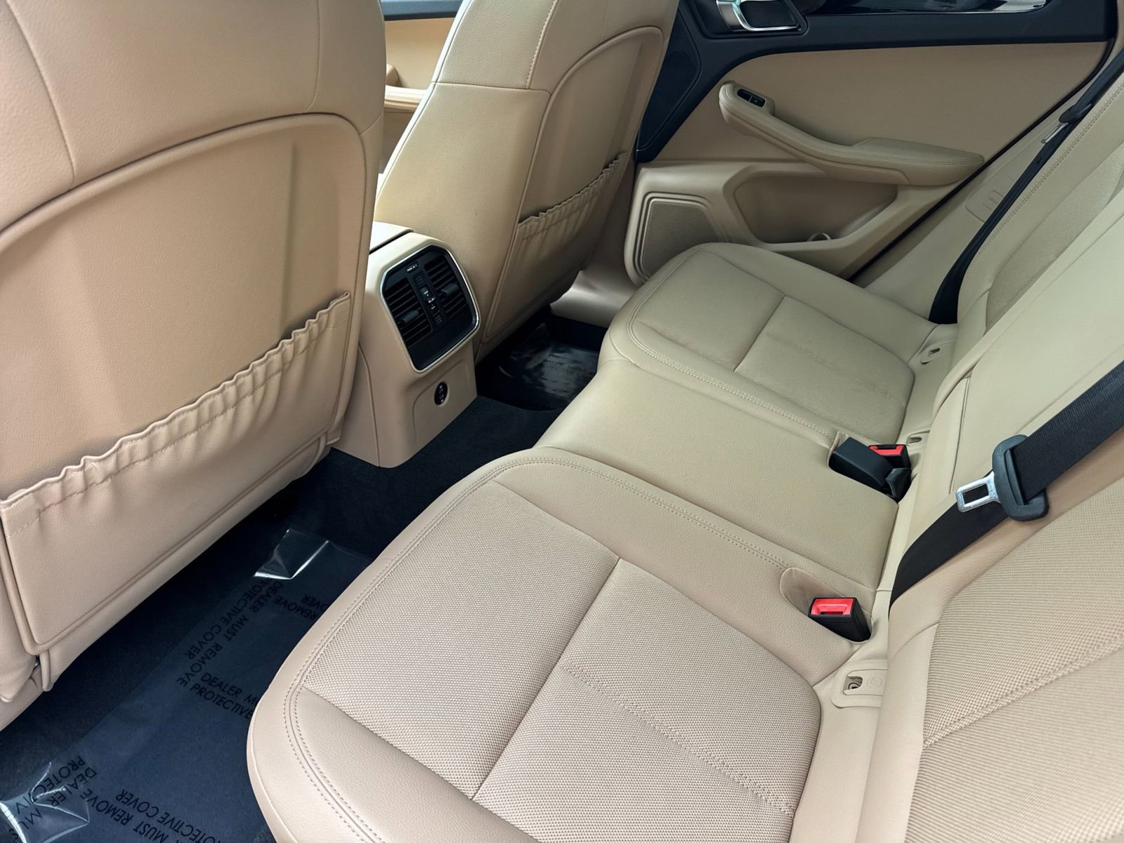 Certified 2025 Porsche Macan image 14