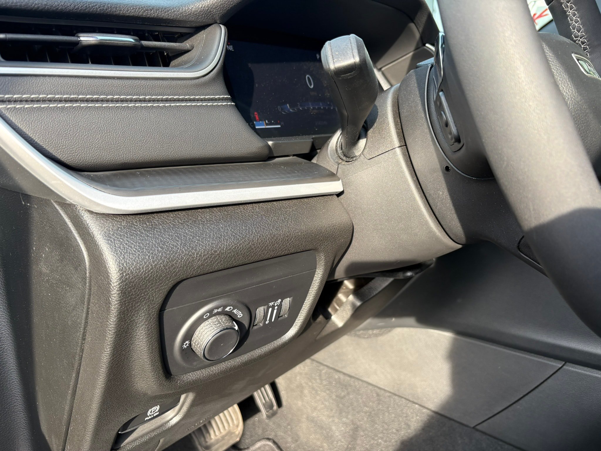 Used 2023 Jeep Grand Cherokee Altitude AWD/4WD image 20