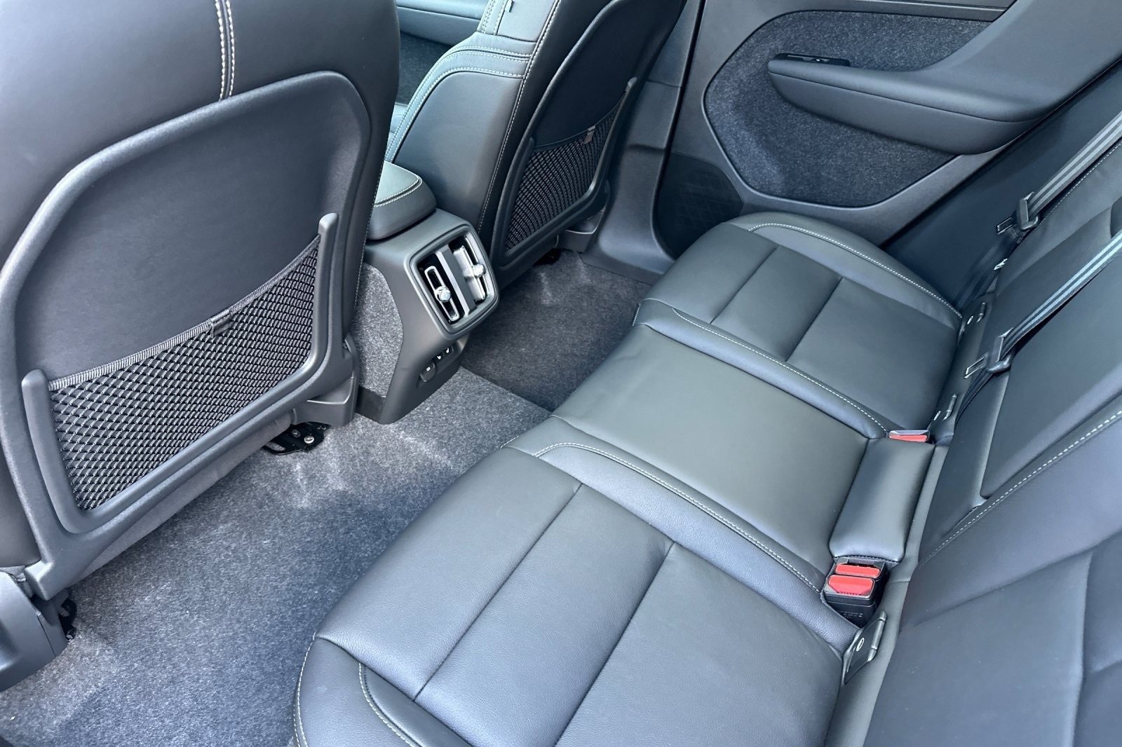 New 2026 Volvo XC40 B5 Ultra w/ Protection Package Premier image 4
