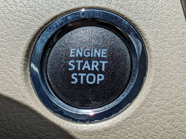 Used 2021 Toyota Camry XLE w/ Navigation Package FWD image 32