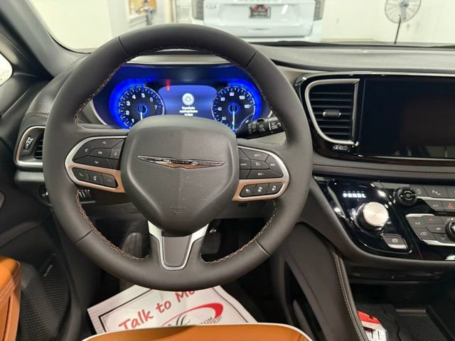 New 2026 Chrysler Pacifica Pinnacle FWD image 17