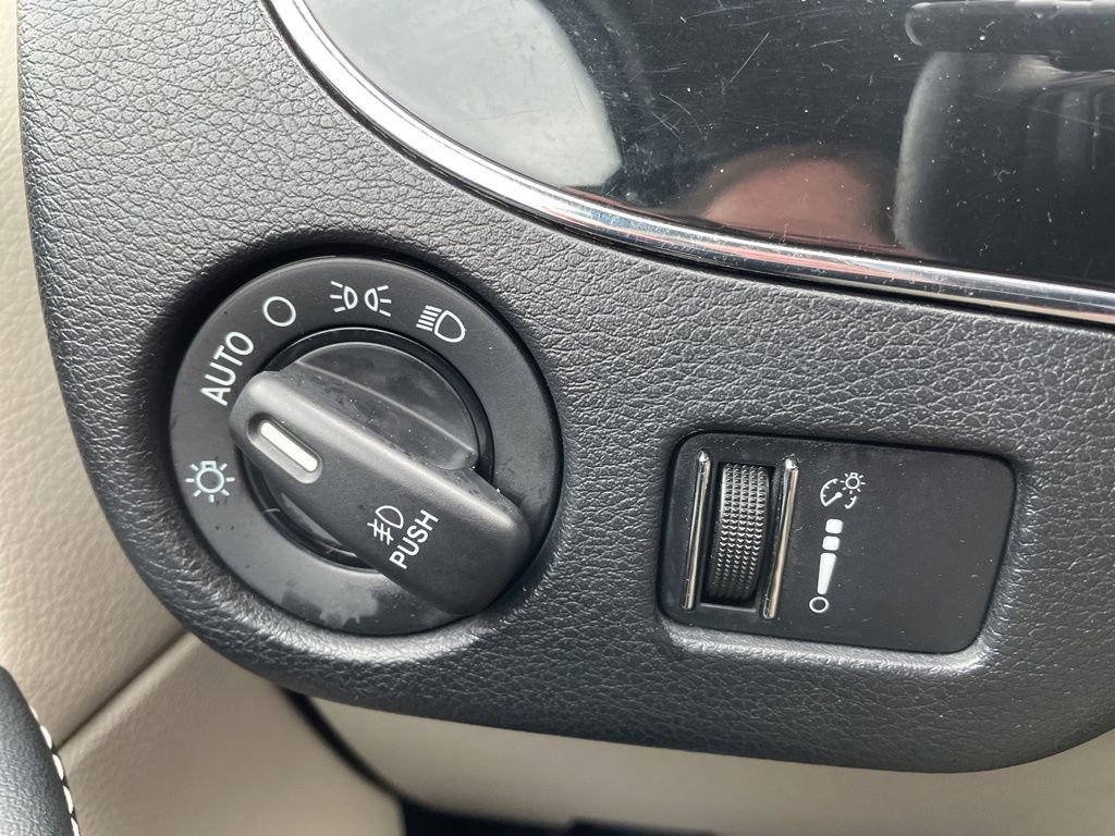 Used 2017 Dodge Grand Caravan SXT image 14