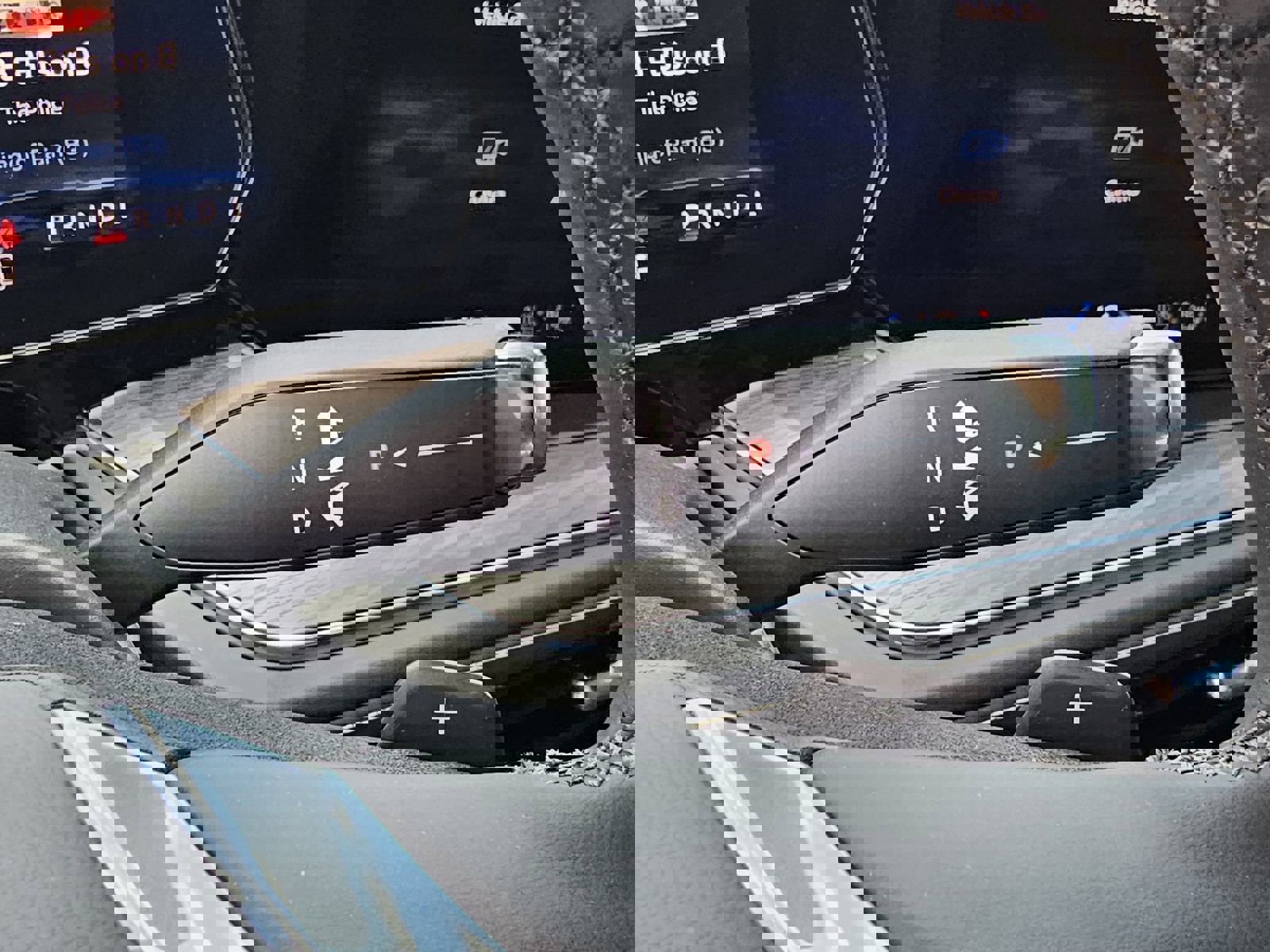 New 2025 Chevrolet Suburban Premier w/ Sun And Tow Package image 24