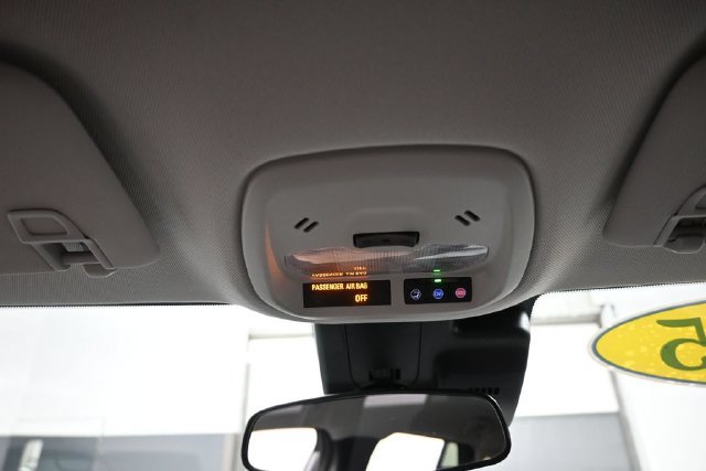 Used 2025 Chevrolet Trax LT FWD image 12